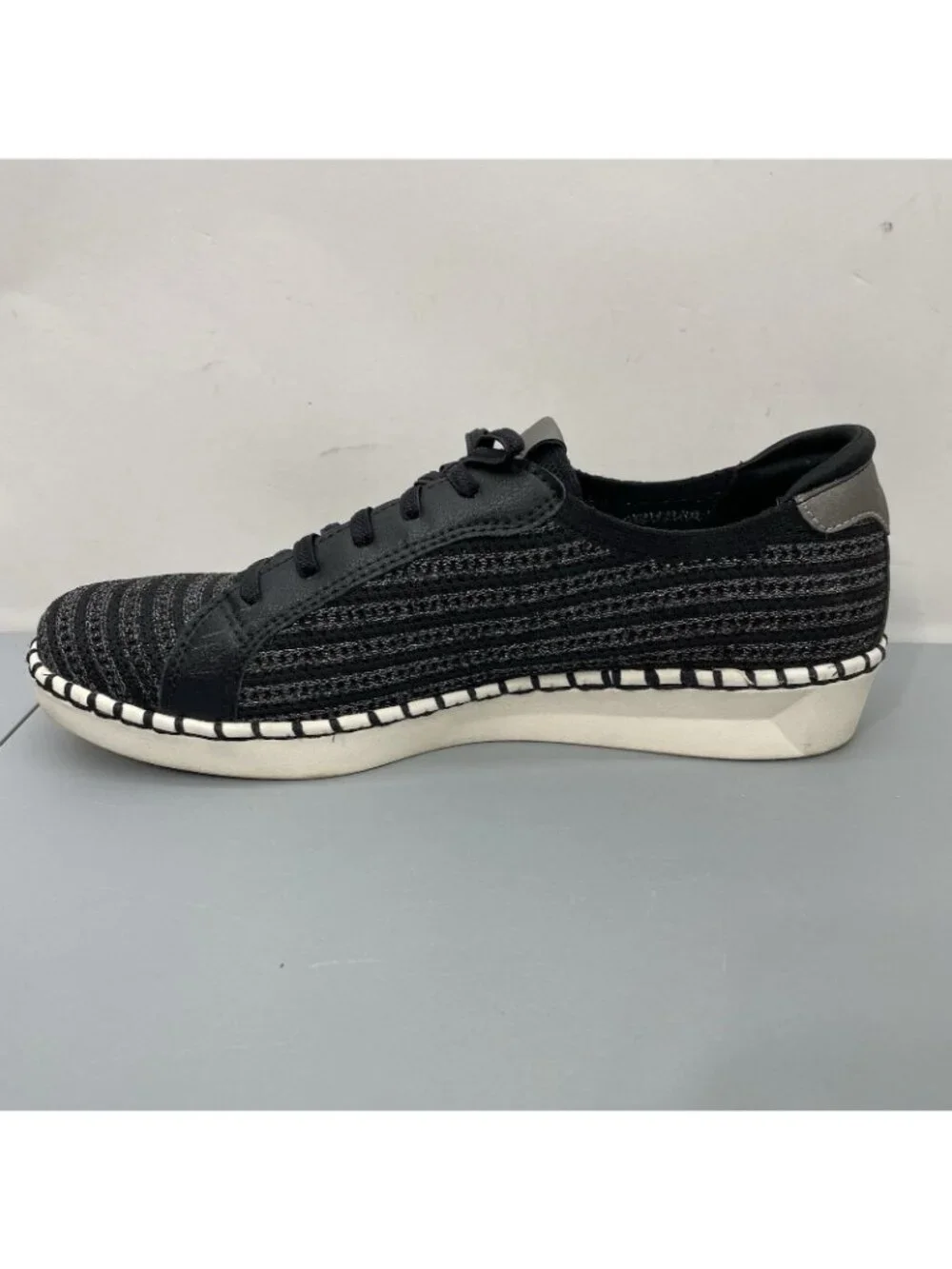 Skechers Sepulveda 2.0 Radiant Walk Sneakers Shoes Slip On Silver Black Women 10